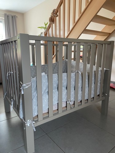 Parc pour bébé récent avec